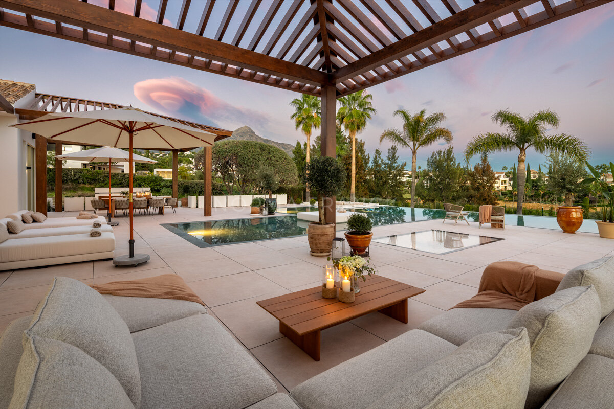 Villa Olivia - Stunning frontline golf villa in nueva Andalucia