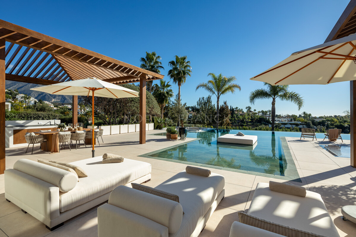 Villa Olivia - Stunning frontline golf villa in nueva Andalucia