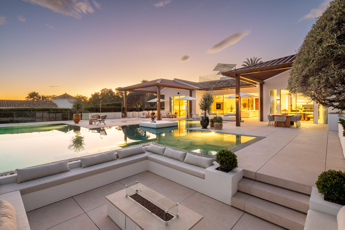 Villa Olivia - Stunning frontline golf villa in nueva Andalucia