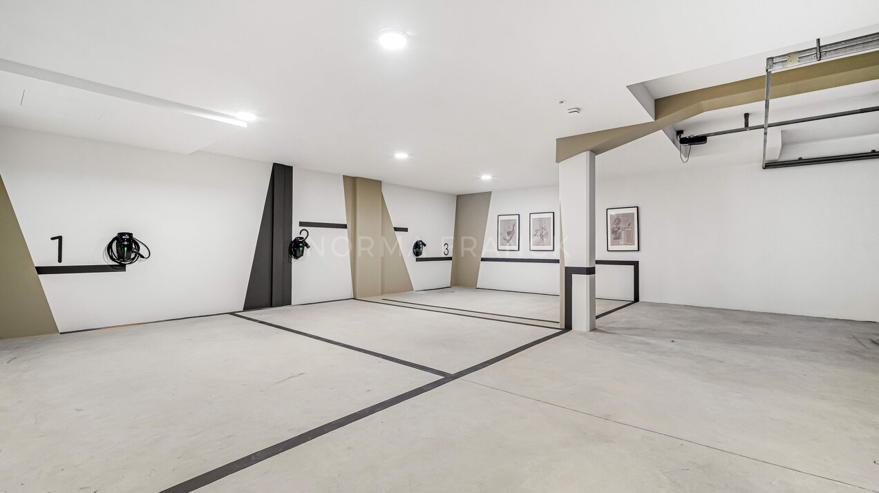 Villa Romano - Comtemporary brand new villa in the Golden Mile