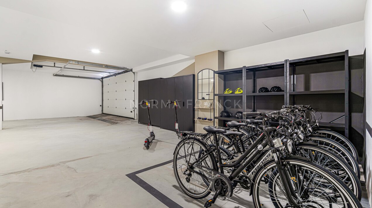 Villa Romano - Comtemporary brand new villa in the Golden Mile