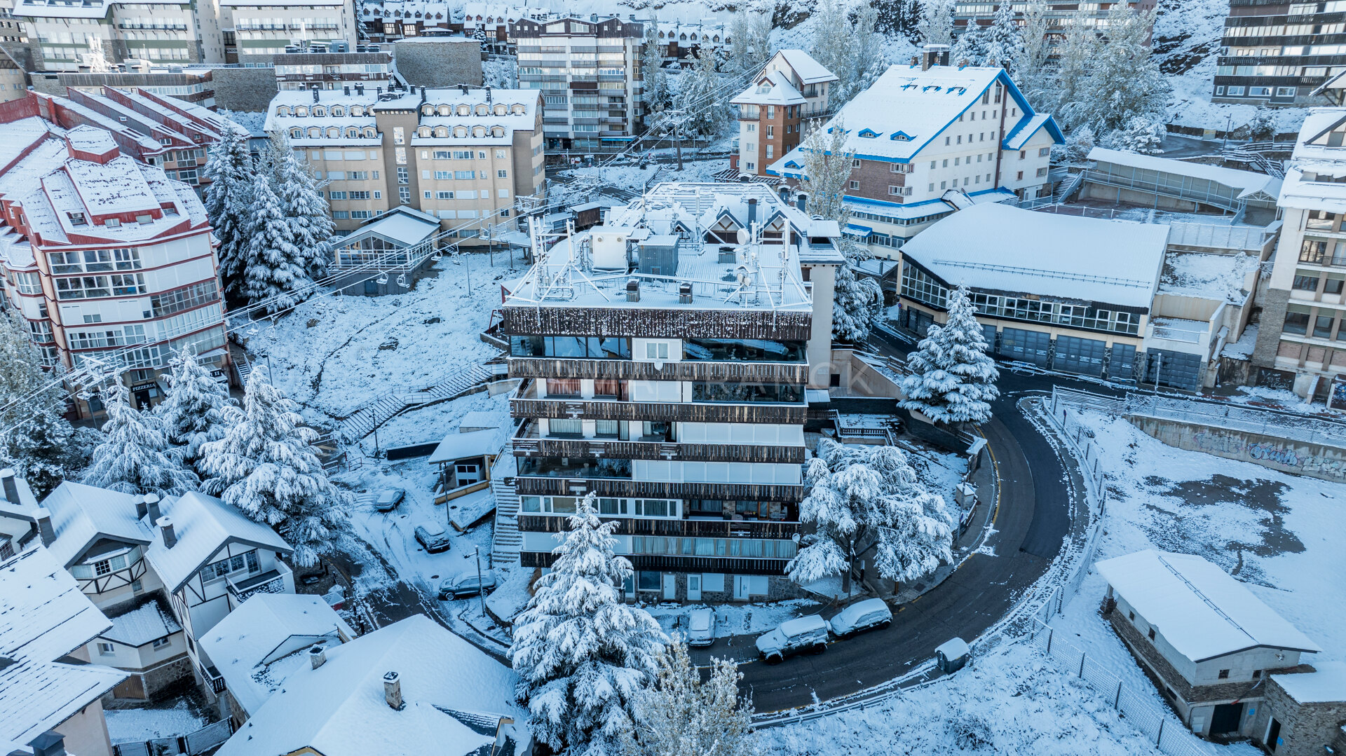 Sierra Nevada PH - Cozy 3-Bed Scandinavian Apartment with Sauna and Stunning Mountain Views