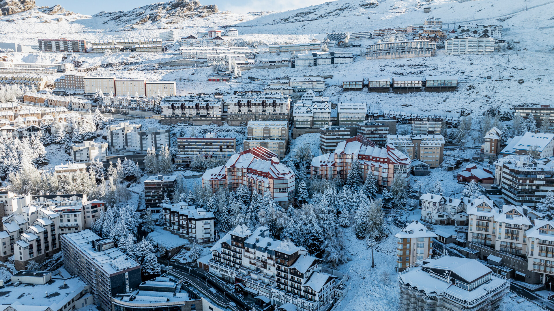 Sierra Nevada PH - Cozy 3-Bed Scandinavian Apartment with Sauna and Stunning Mountain Views