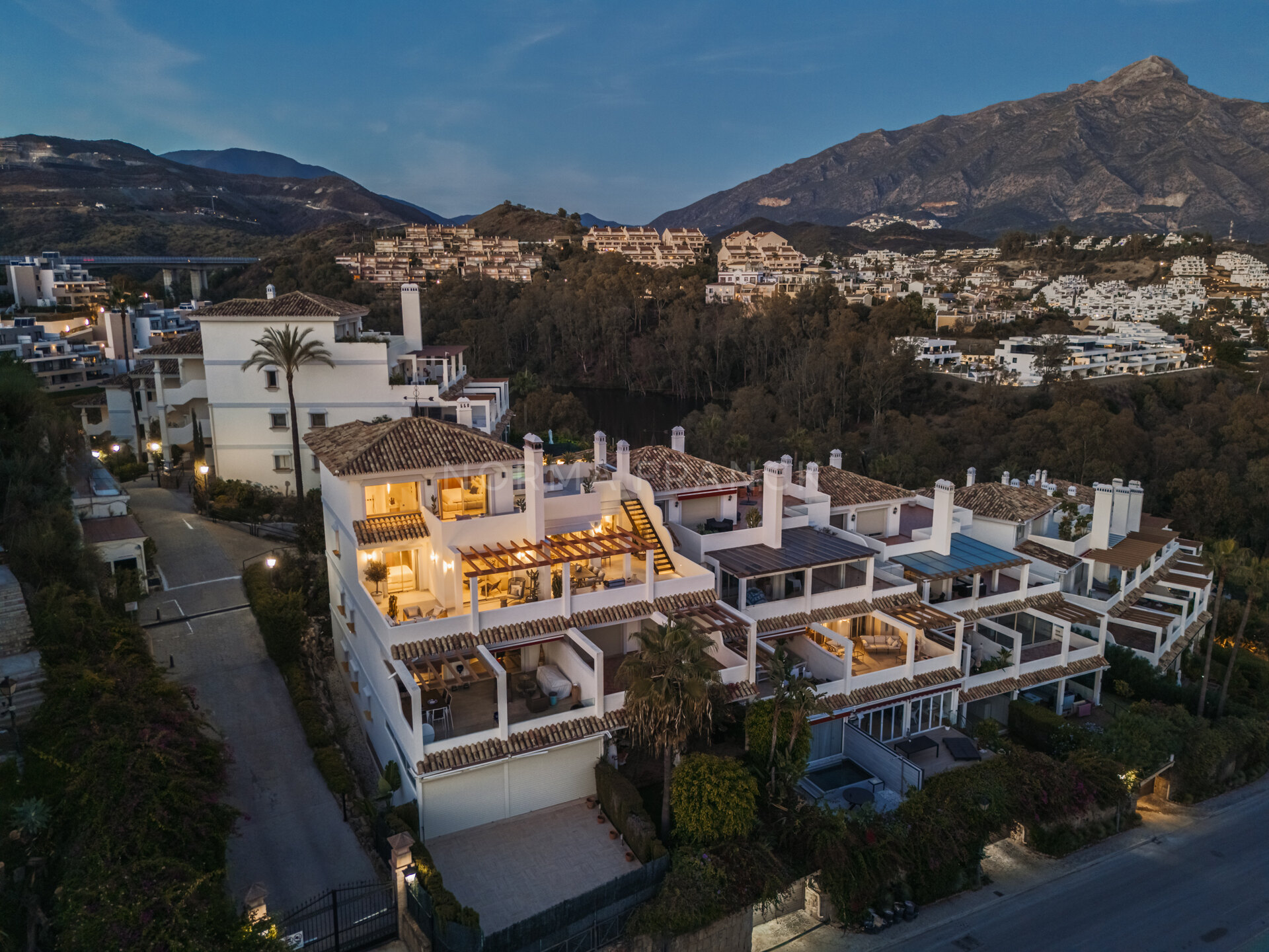 Maison Fuzei - Duplex Penthouse in Nueva Andalucia