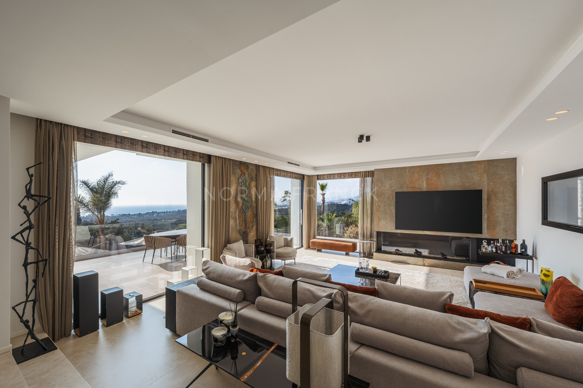 Villa La Vista - Contemporary style villa located in East Marbella