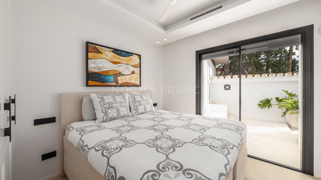 Villa La Vista - Contemporary style villa located in East Marbella