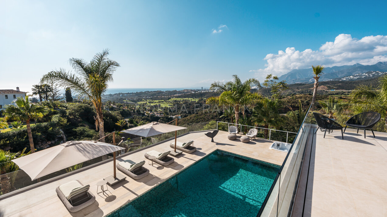 Villa La Vista - Contemporary style villa located in East Marbella