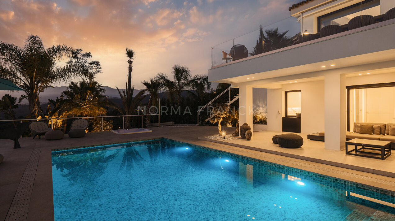 Villa La Vista - Contemporary style villa located in East Marbella