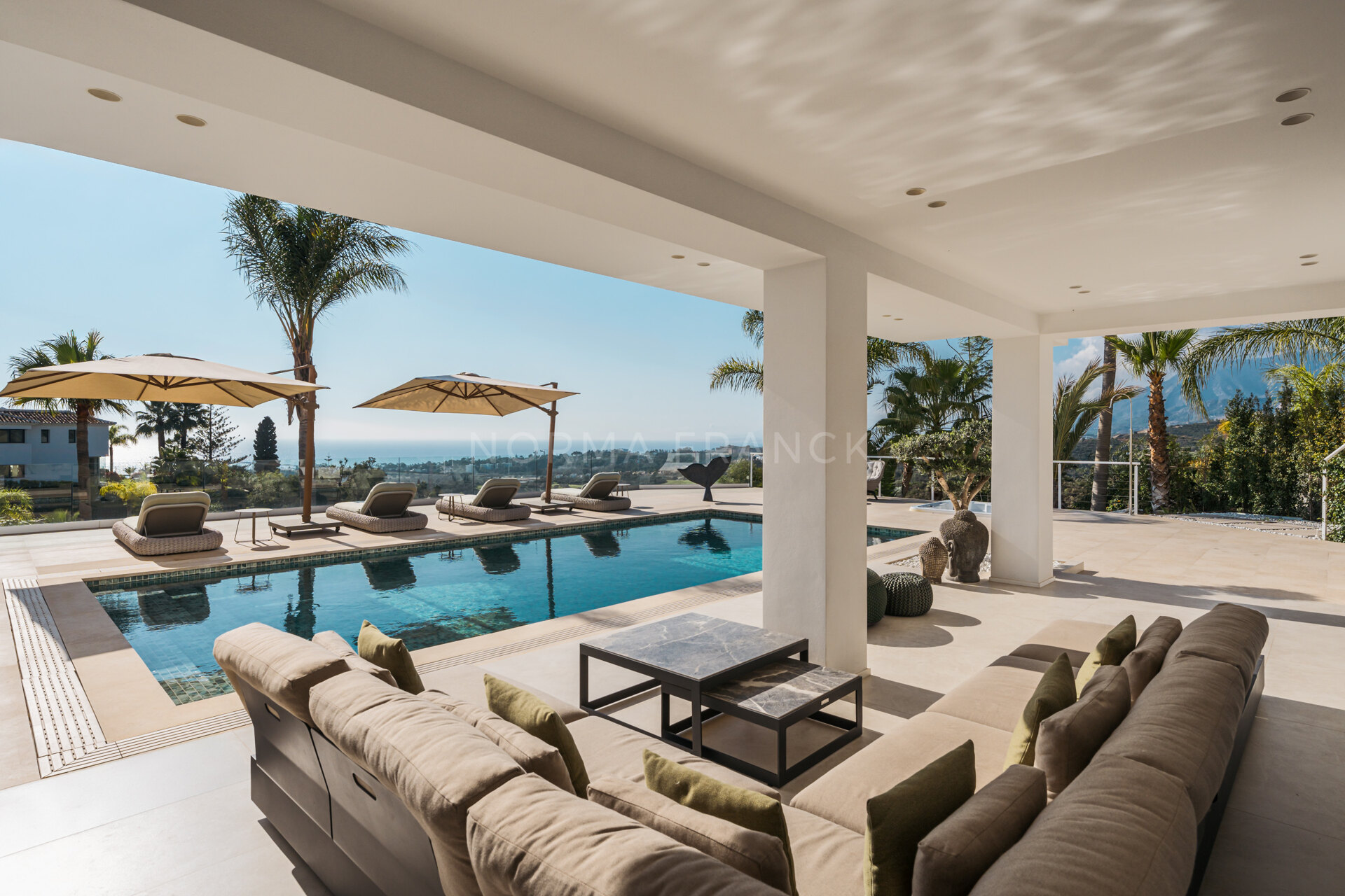 Villa La Vista - Contemporary style villa located in East Marbella