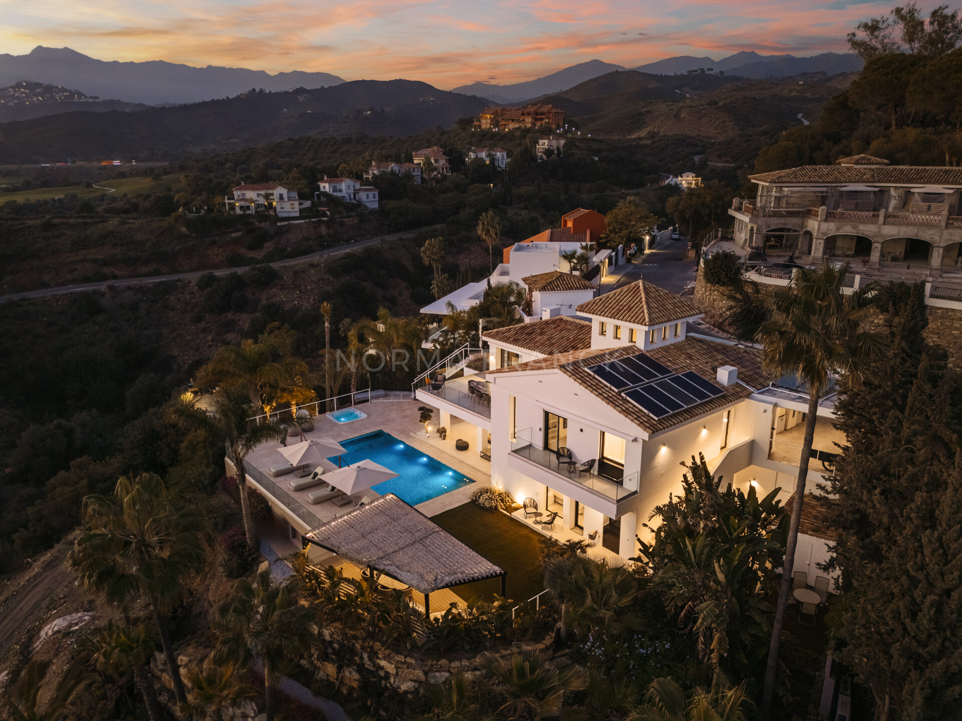 Villa La Vista - Contemporary style villa located in East Marbella