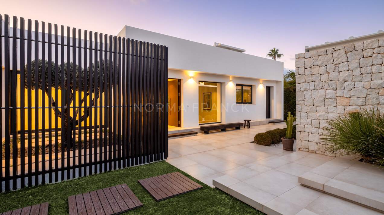 Orion 51 - Cutting edge golf villa in the prestigious area of Nueva Andalucía