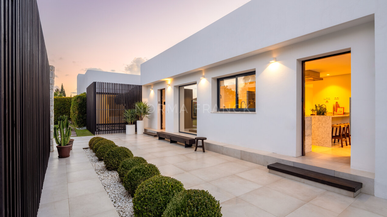 Orion 51 - Cutting edge golf villa in the prestigious area of Nueva Andalucía