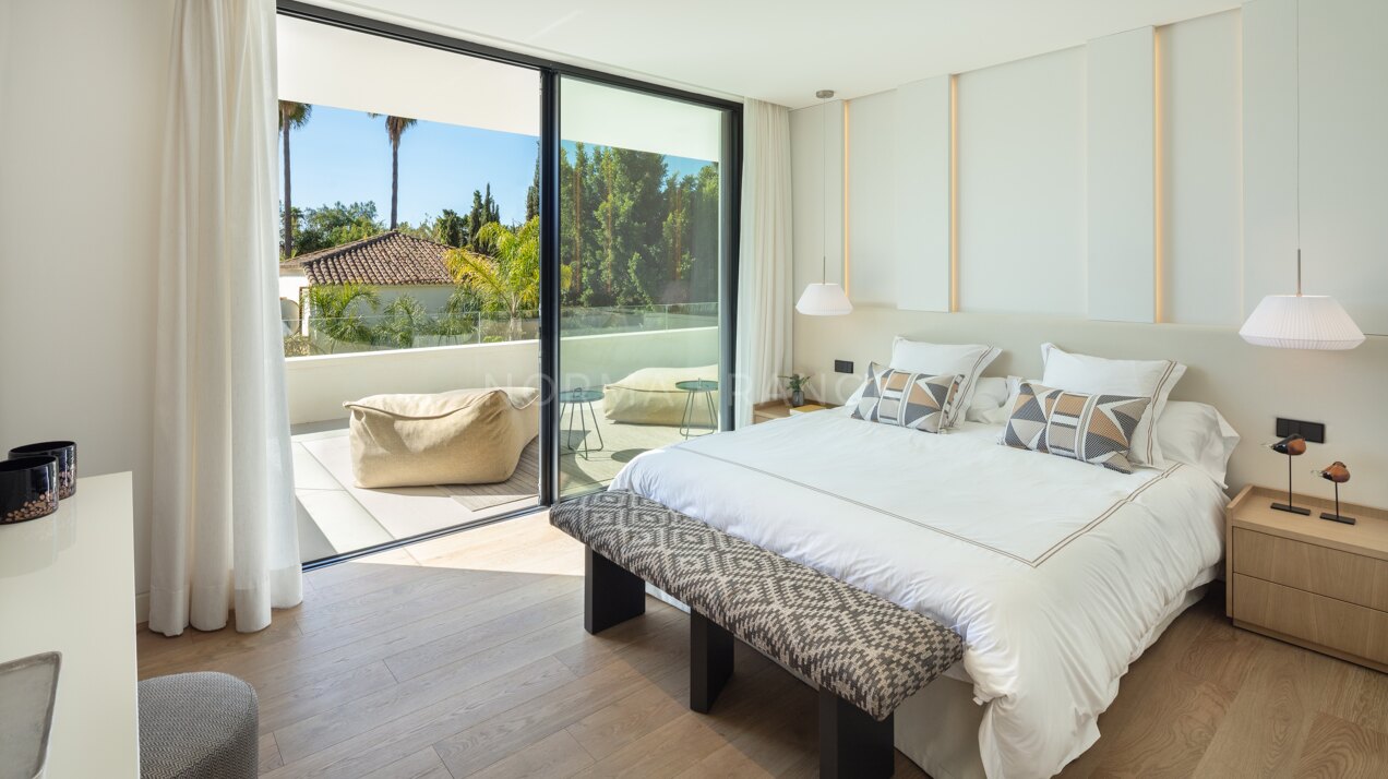 Villa Sirius- Modern 5-Bedroom Home with Resort-Style Amenities in Nueva Andalucía