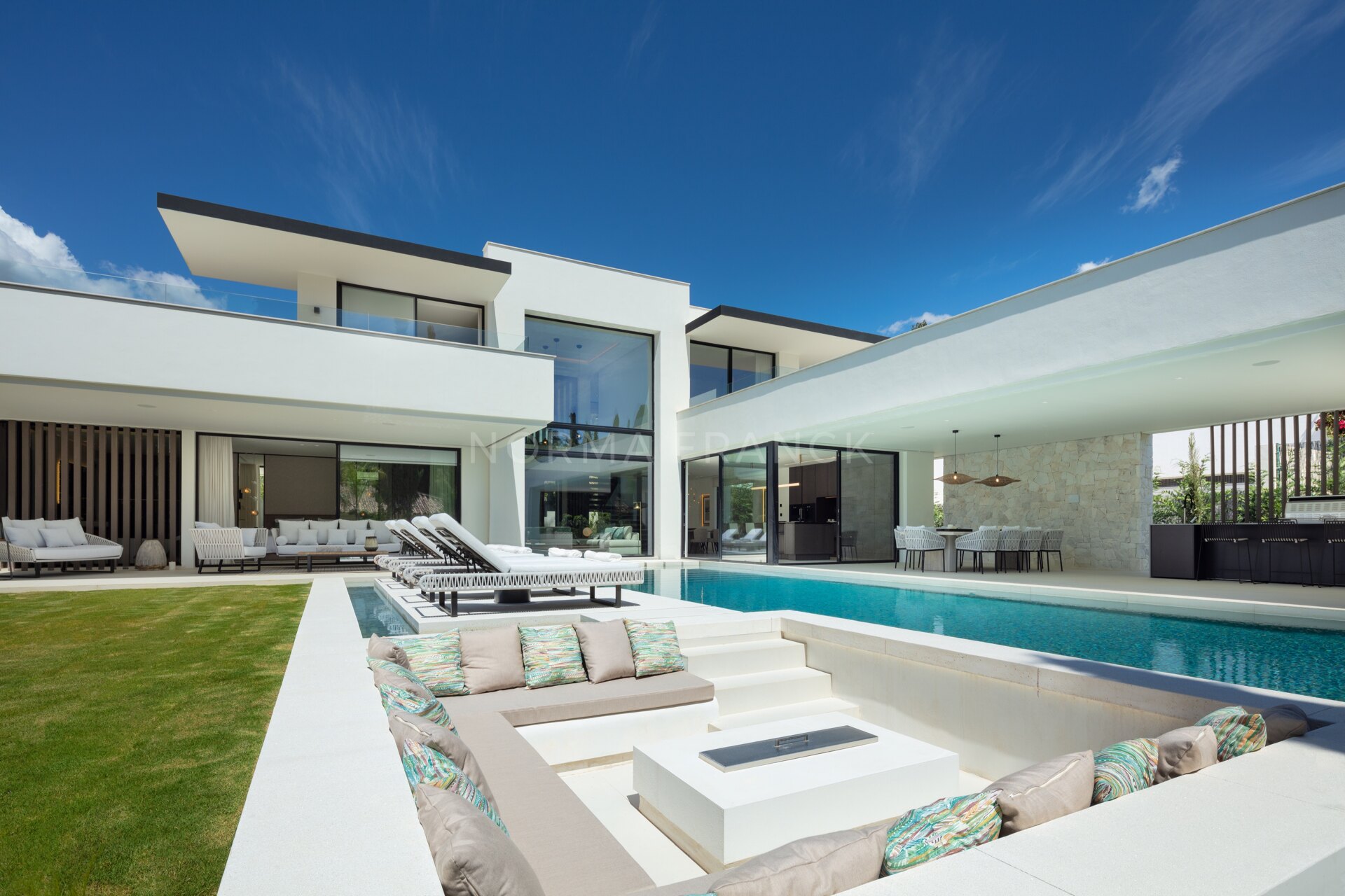 Villa Sirius- Modern 5-Bedroom Home with Resort-Style Amenities in Nueva Andalucía