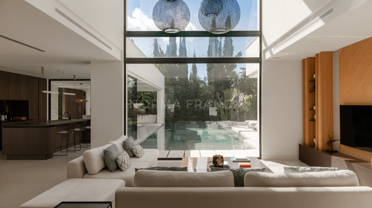 Villa Sirius- Modern 5-Bedroom Home with Resort-Style Amenities in Nueva Andalucía