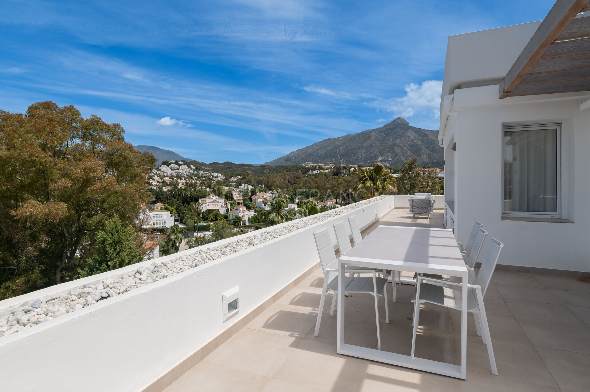 Brisa PH - Exquisitely refurbished penthouse with panoramic views