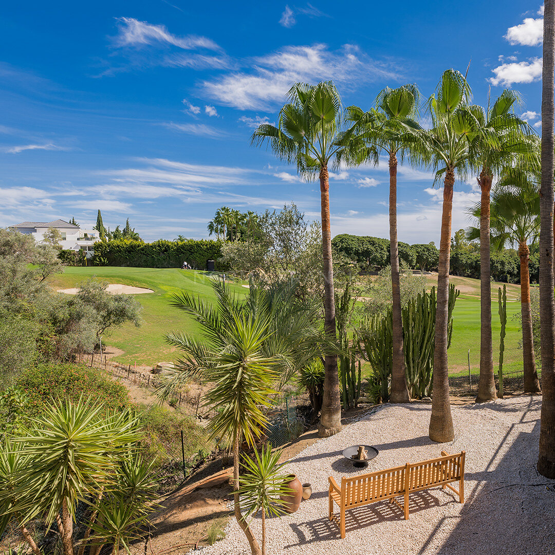 Casa Tesalia - Modern design villa frontline golf in Nueva Andalucia