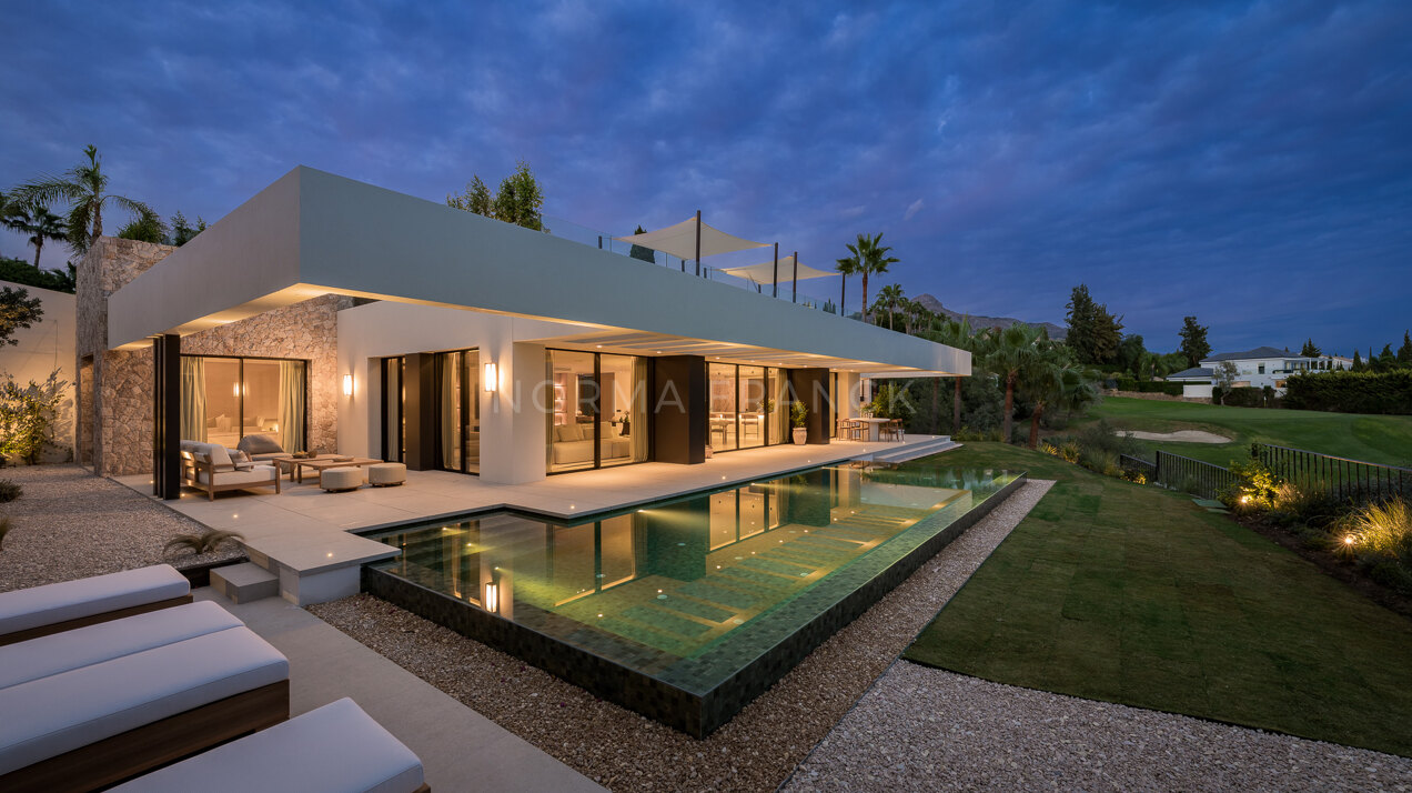 Casa Tesalia - Modern design villa frontline golf in Nueva Andalucia