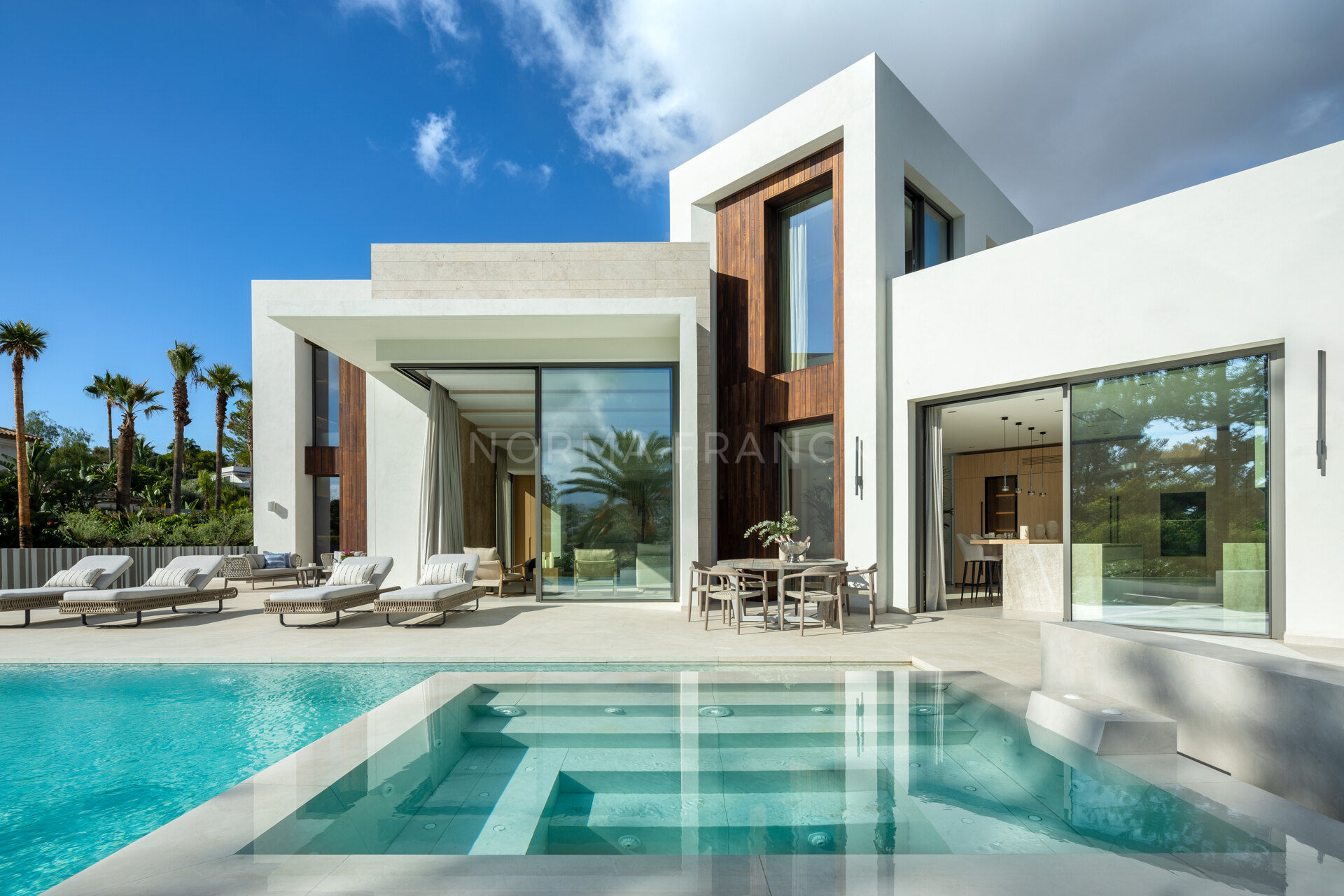 Villa Imagine - Exquisite frontline golf villa in Nueva Andalucia