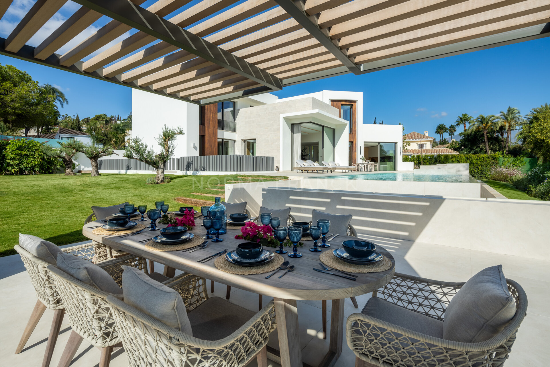 Villa Imagine - Exquisite frontline golf villa in Nueva Andalucia