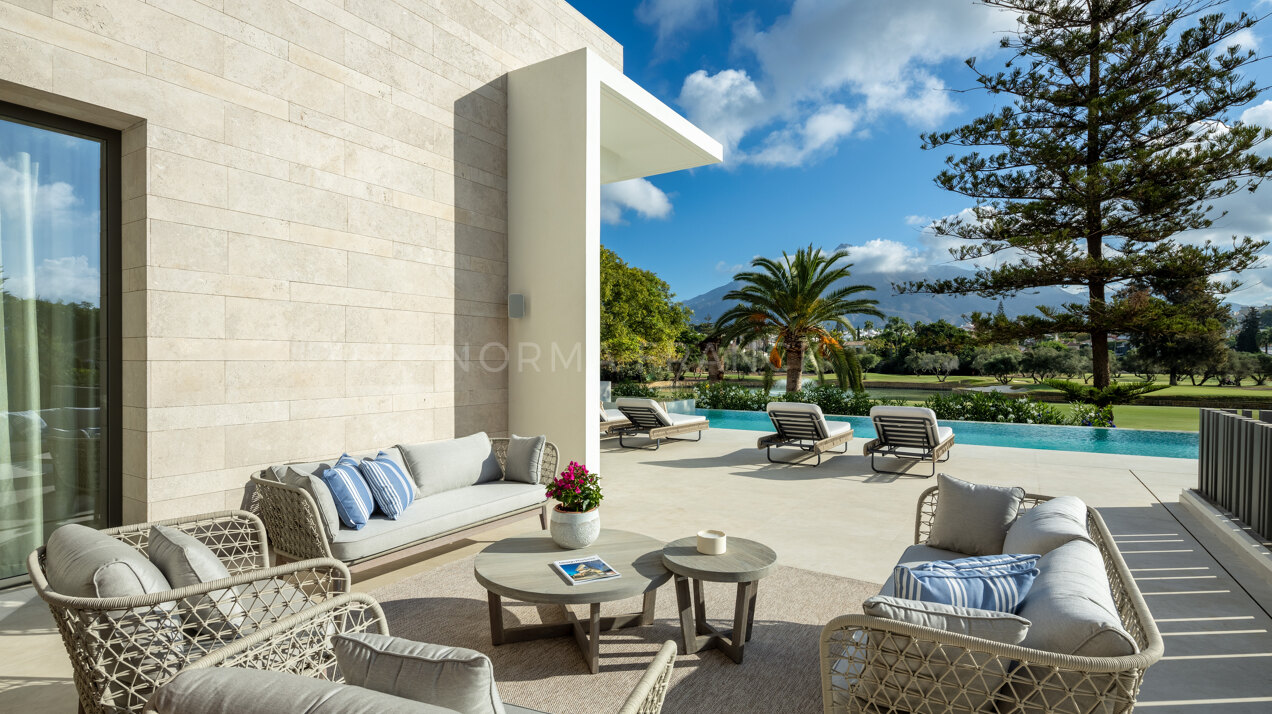 Villa Imagine - Exquisite frontline golf villa in Nueva Andalucia