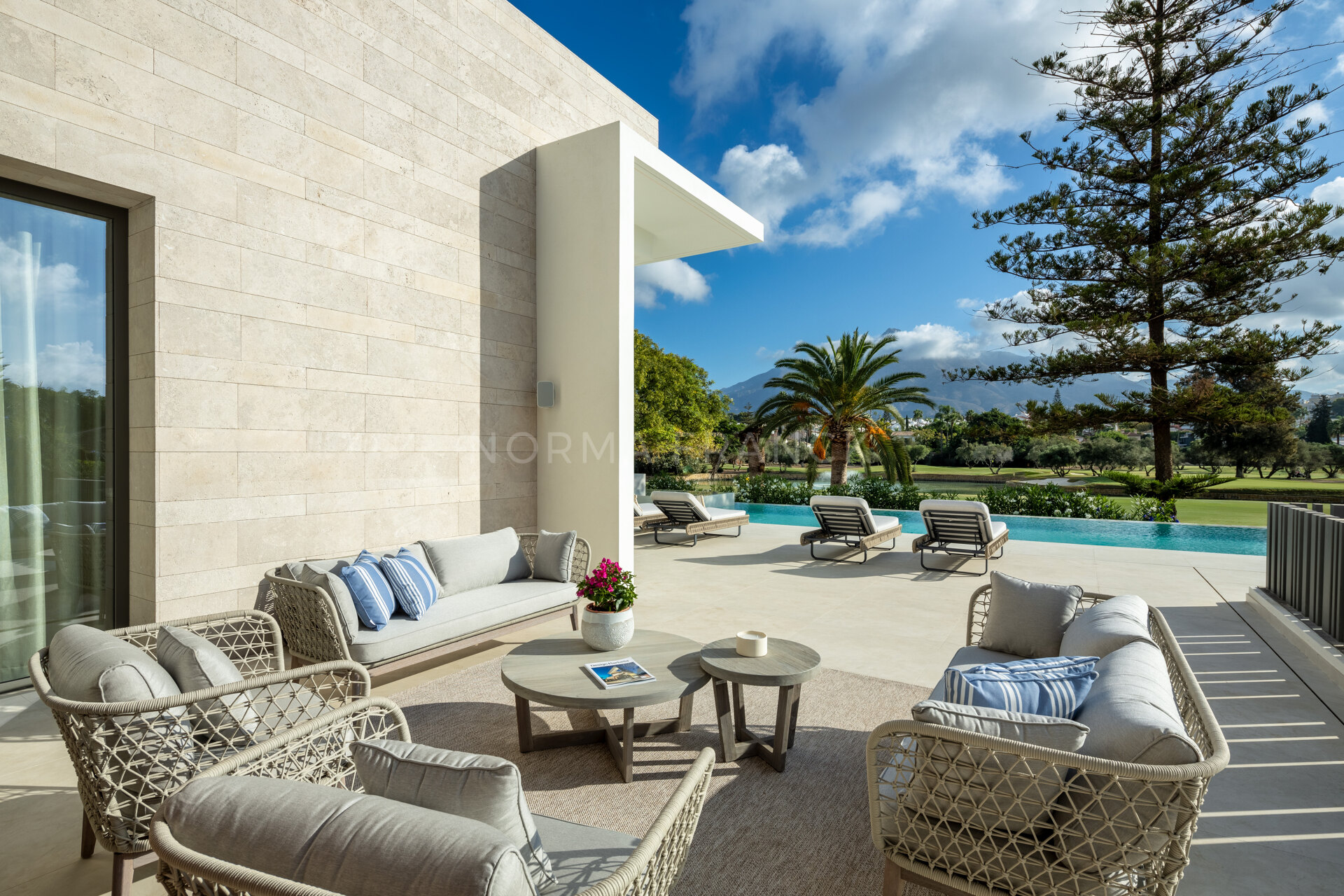 Villa Imagine - Exquisite frontline golf villa in Nueva Andalucia