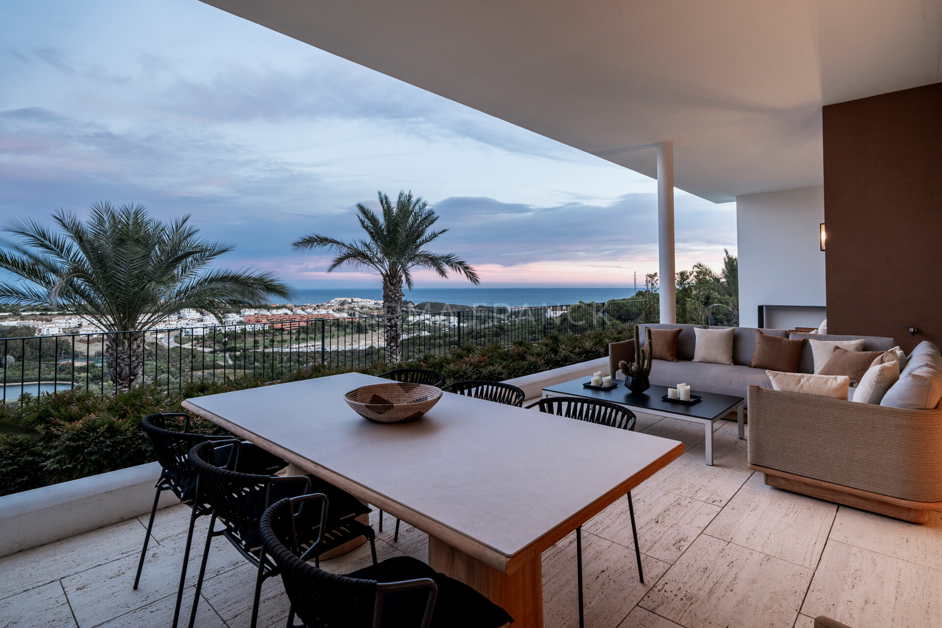 Albercas 5 - Frontline golf apartment with privacy, sea views, and a five-star resort lifestyle in Casares