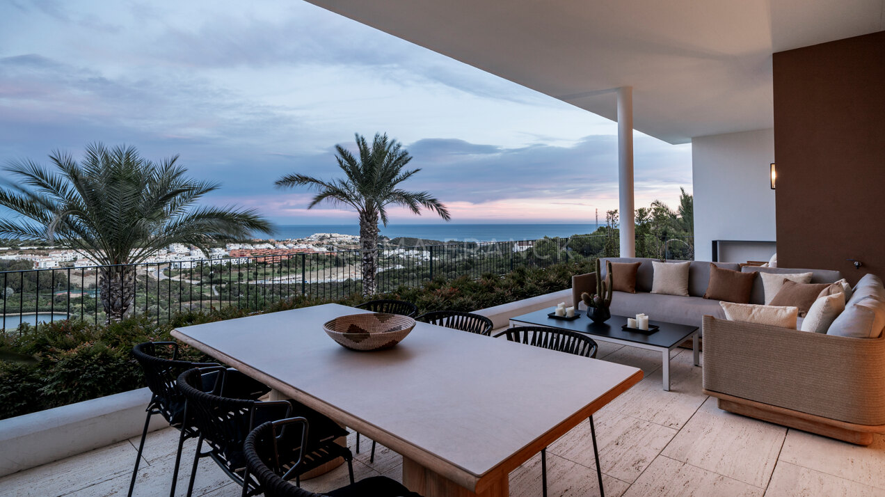 Albercas 5 - Frontline golf apartment with privacy, sea views, and a five-star resort lifestyle in Casares