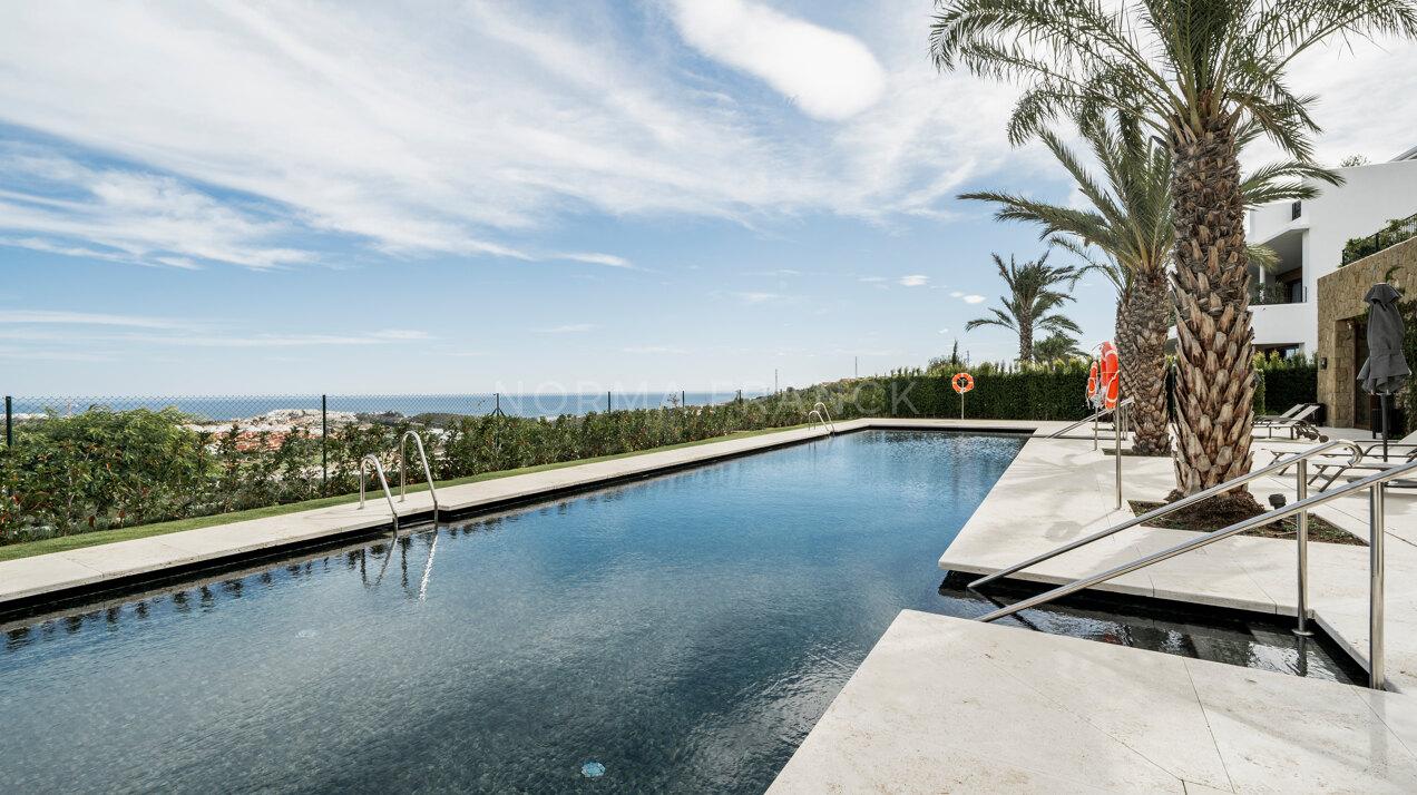 Albercas 5 - Frontline golf apartment with privacy, sea views, and a five-star resort lifestyle in Casares