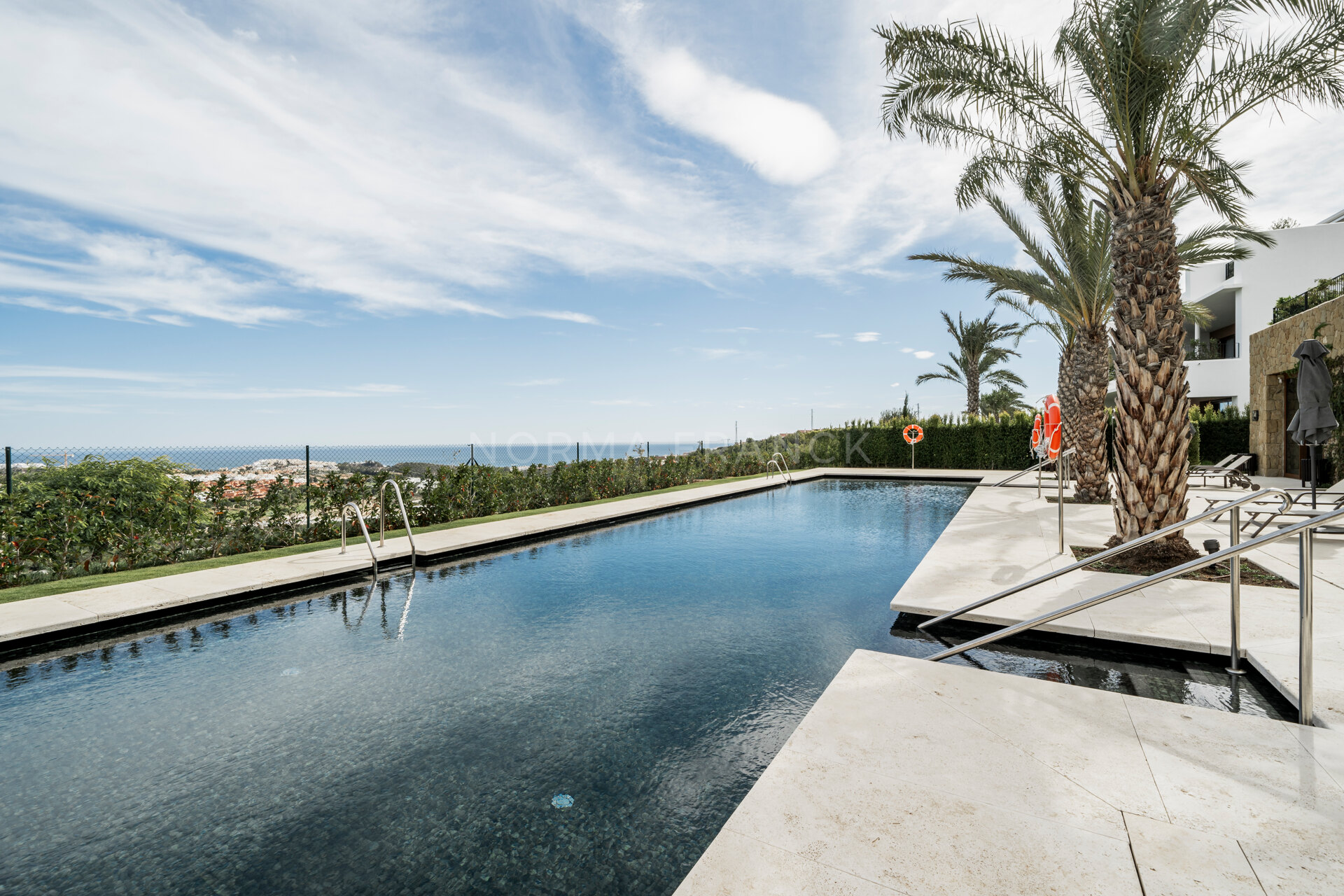 Albercas 5 - Frontline golf apartment with privacy, sea views, and a five-star resort lifestyle in Casares