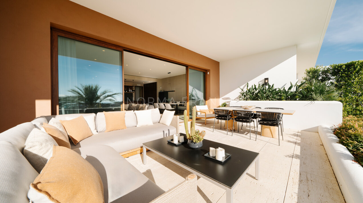 Albercas 5 - Frontline golf apartment with privacy, sea views, and a five-star resort lifestyle in Casares