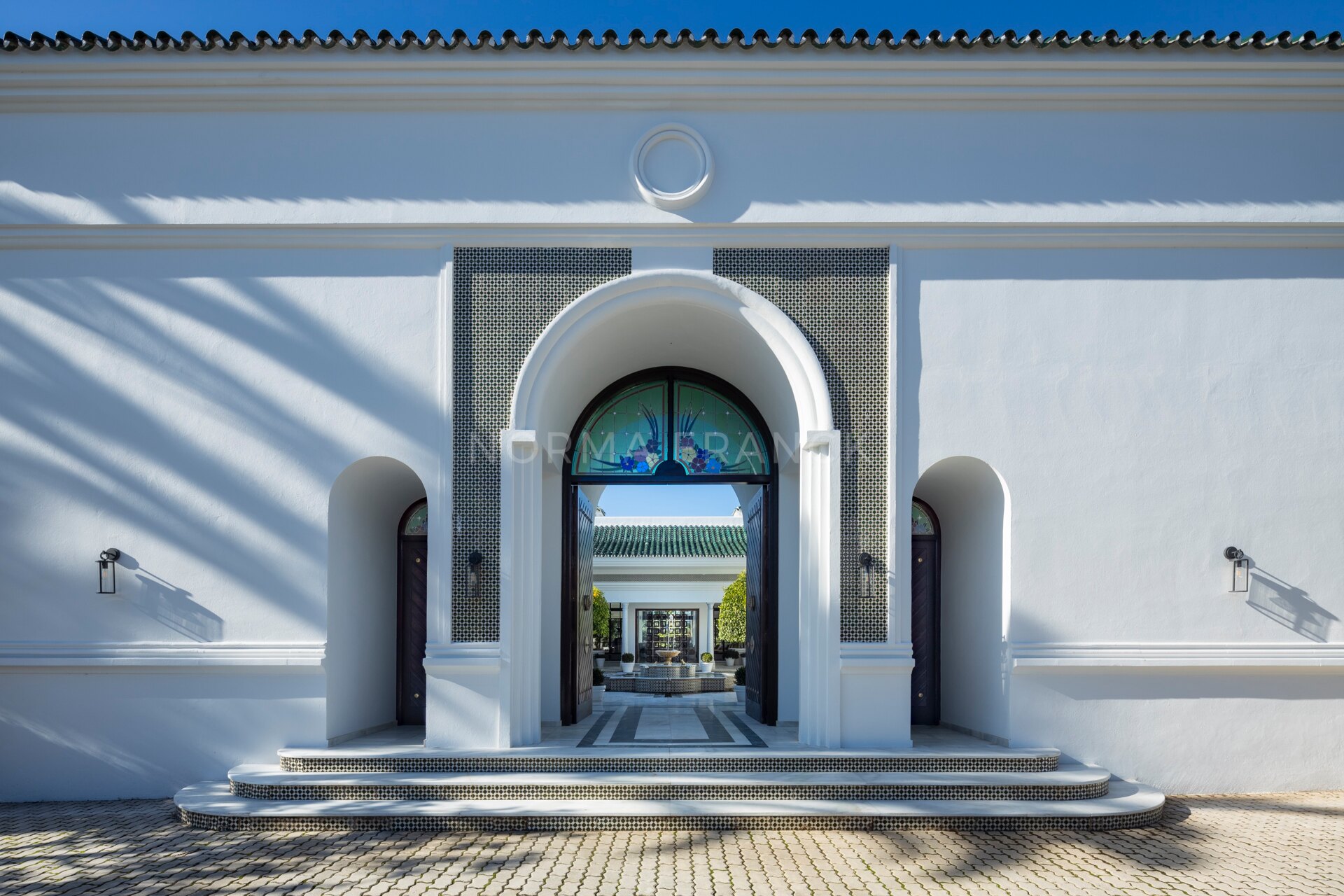 Alhambra Palace - Exquisite Golfside Residence in Nueva Andalucia