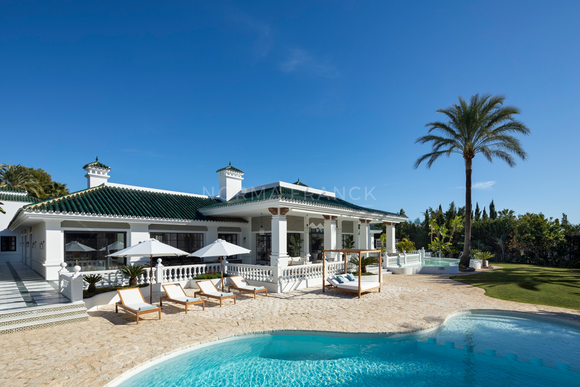 Alhambra Palace - Exquisite Golfside Residence in Nueva Andalucia