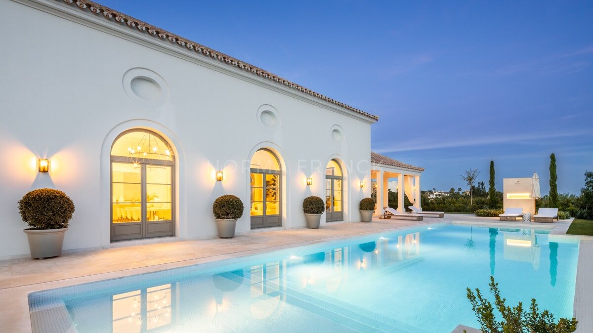 Villa Tuscany - Exceptional French style villa in Nueva Andalucía