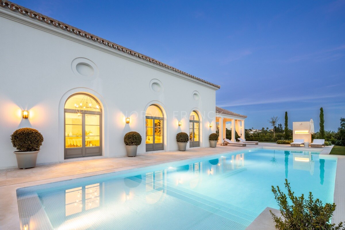 Villa Tuscany - Exceptional French style villa in Nueva Andalucía