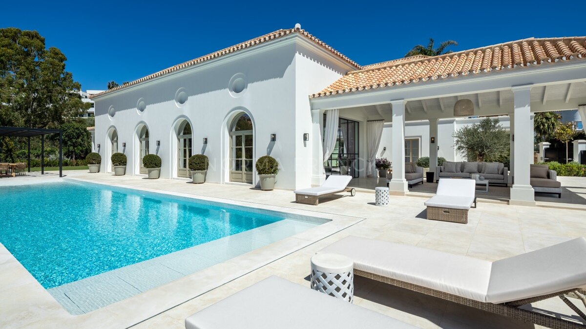 Villa Tuscany - Exceptional French style villa in Nueva Andalucía