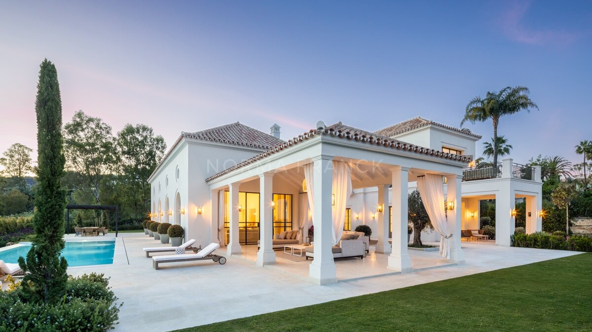 Villa Tuscany - Exceptional French style villa in Nueva Andalucía