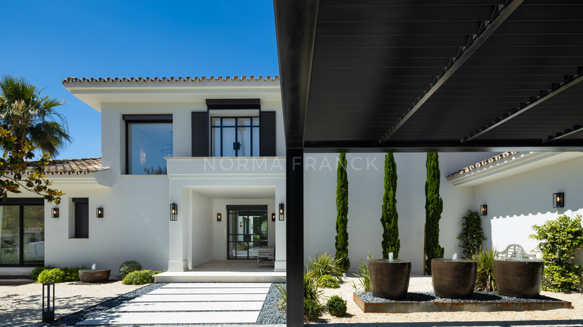 Auriga 36 - Elegant villa frontline golf in Nueva Andalucía