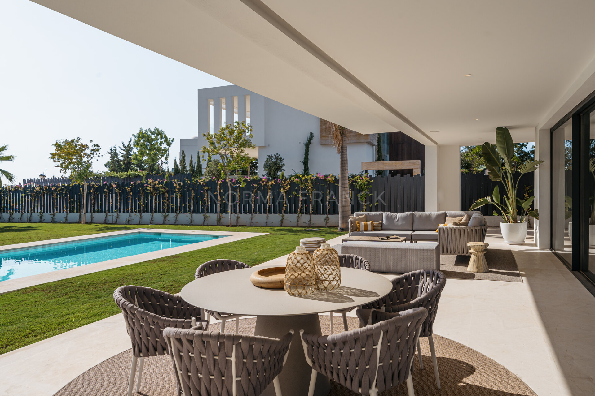 Vilas 12 - Modern Villa located in the heart of the Golden Mile.