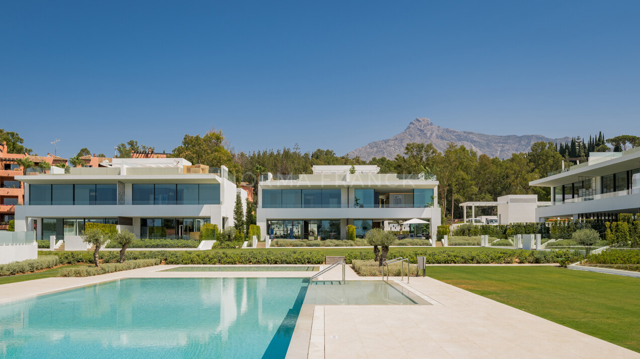 Vilas 12 - Contemporary and Modern Villa situated in the prestigious Golden Mile Marbella