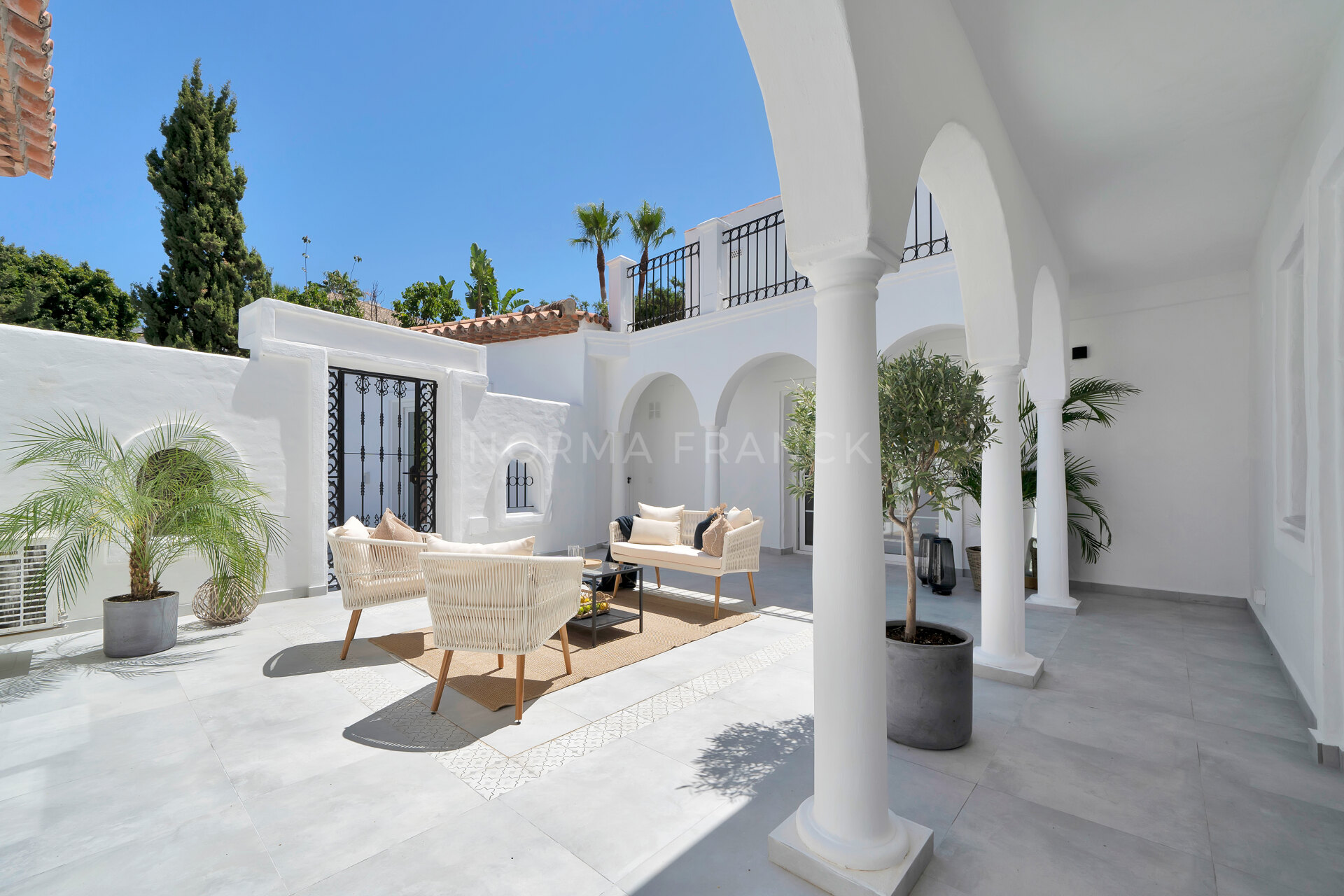 El Paraiso - Luxury Villa in Altos del Paraiso, Benahavis