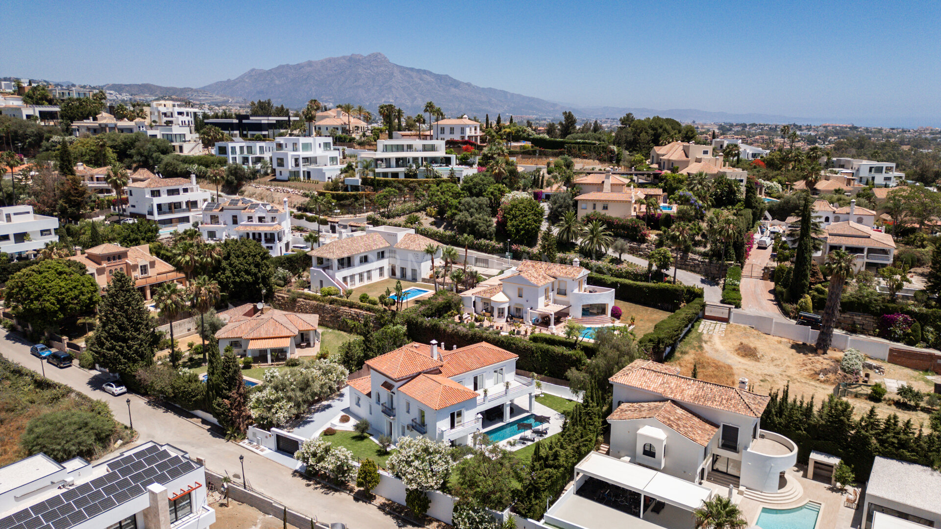 El Paraiso - Luxury Villa in Altos del Paraiso, Benahavis