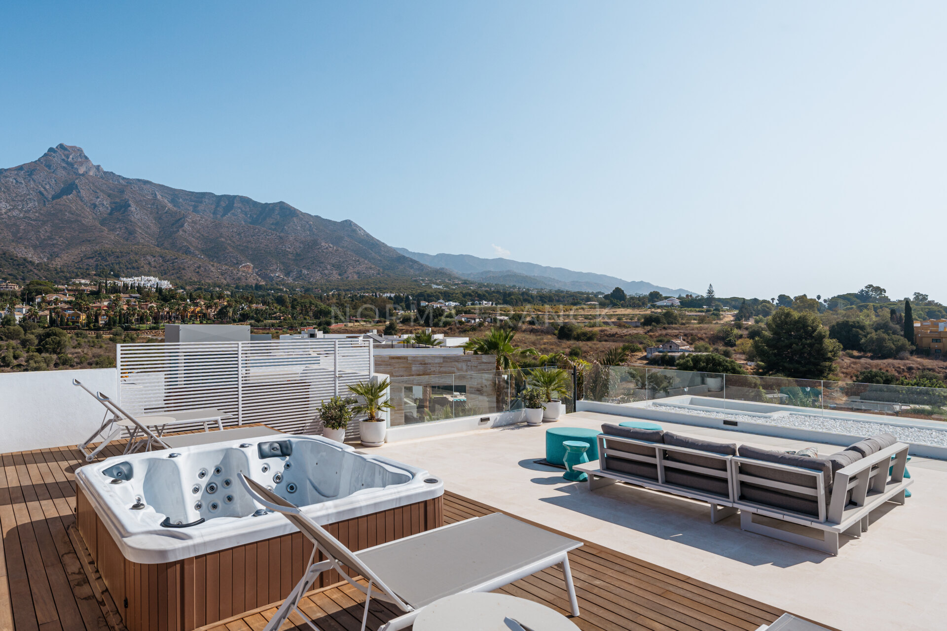 Lomas del Virrey - Contemporary Villa in a private gated community in Marbella Golden Mile