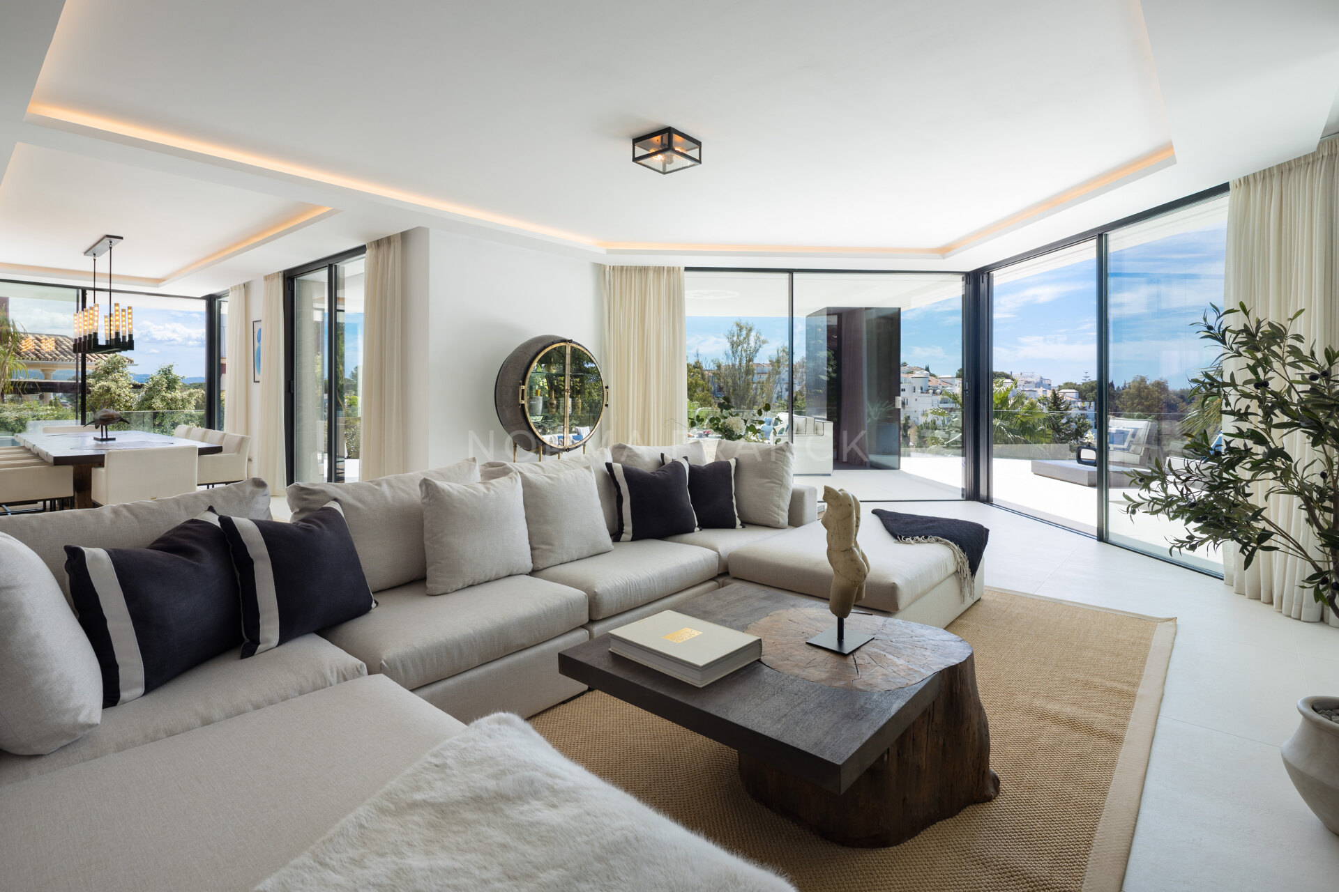 Villa La Toca - Modern style villa in El Herrojo