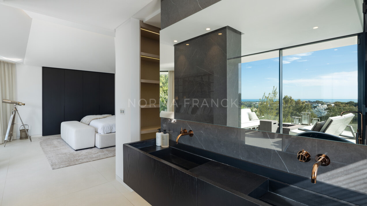 Villa La Toca - Modern style villa in El Herrojo