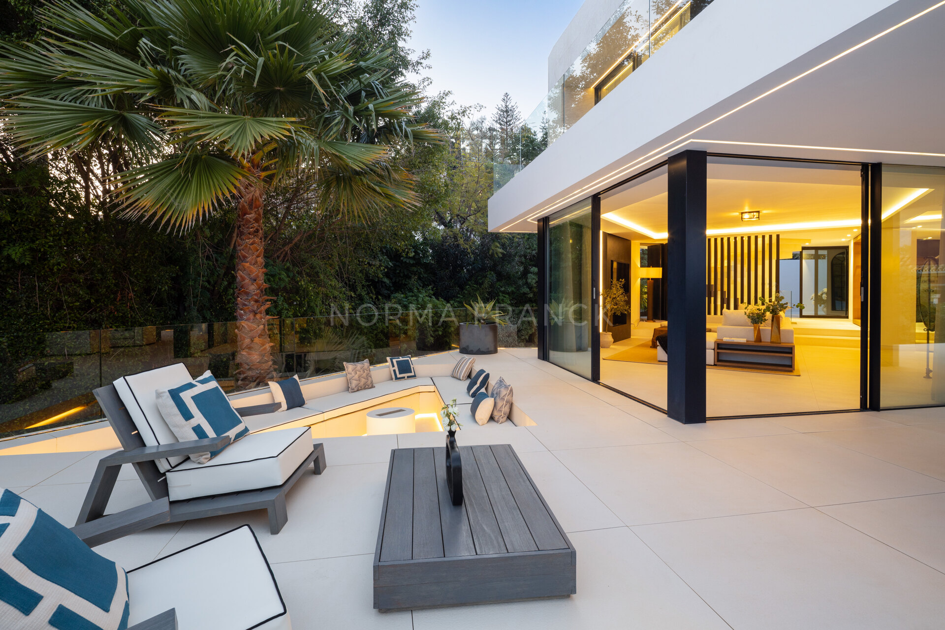 Villa La Toca - Modern style villa in El Herrojo