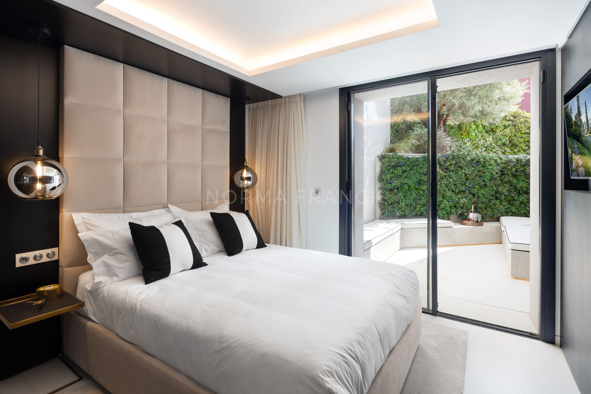 Villa La Toca - Modern style villa in El Herrojo