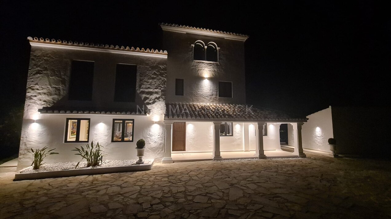 La Gaviota - Luxurious Villa in Los Reales, Sierra Estepona