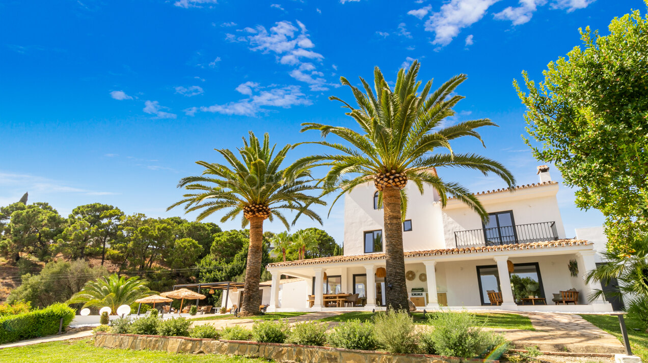 La Gaviota - Luxurious Villa in Los Reales, Sierra Estepona