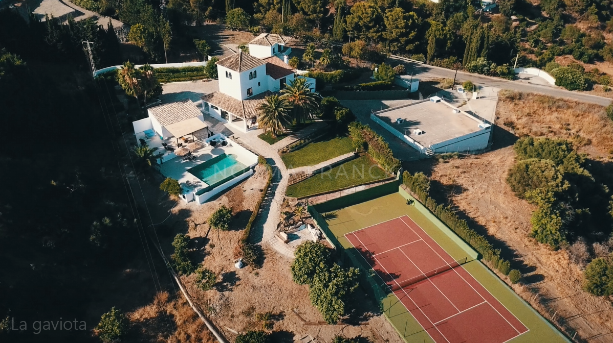 La Gaviota - Luxurious Villa in Los Reales, Sierra Estepona